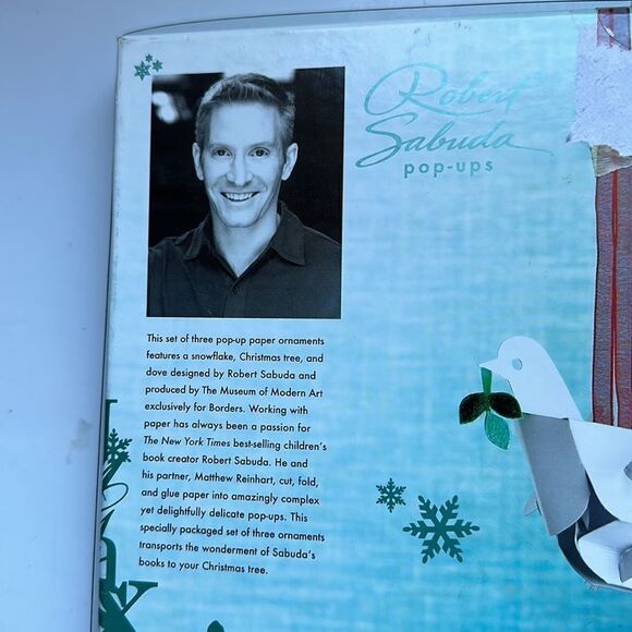 Borders Open Up A Season of Surprises Robert Sabuda for MoMA 3 pop up ornaments - Picture 4 of 7